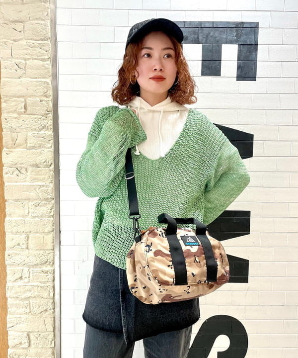 カタヤマ アヤさんの「BEAMS WOMEN｜BEAMS BOY / Uネック ビッグ プルオーバー」を使ったコーディネート