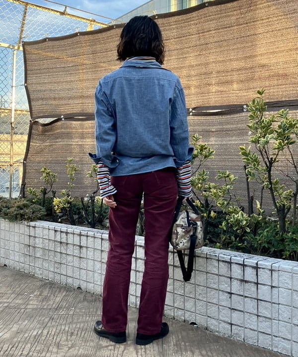 小原 もこさんの「BEAMS WOMEN｜【別注】BUZZ RICKSON'S / シャンブレー ロングスリーブ シャツ」を使ったコーディネート