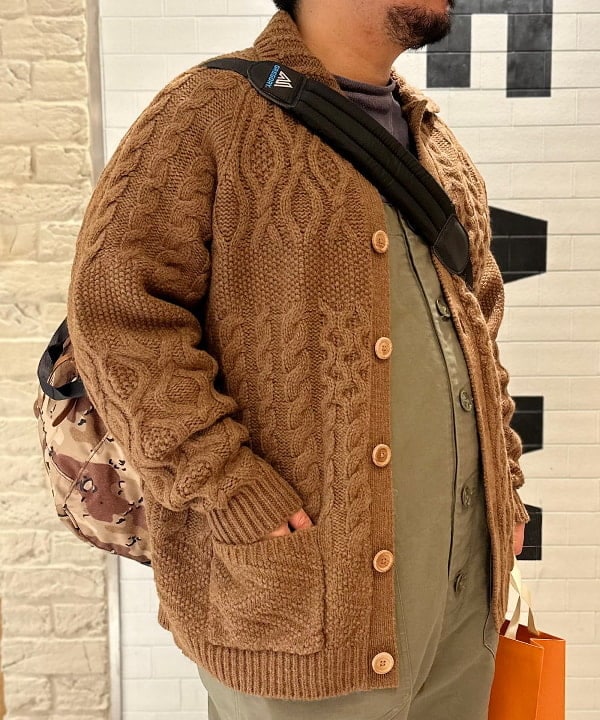 佐々木 優さんの「BEAMS WOMEN｜BEAMS PLUS / Cardigan Alan Patchwork」を使ったコーディネート