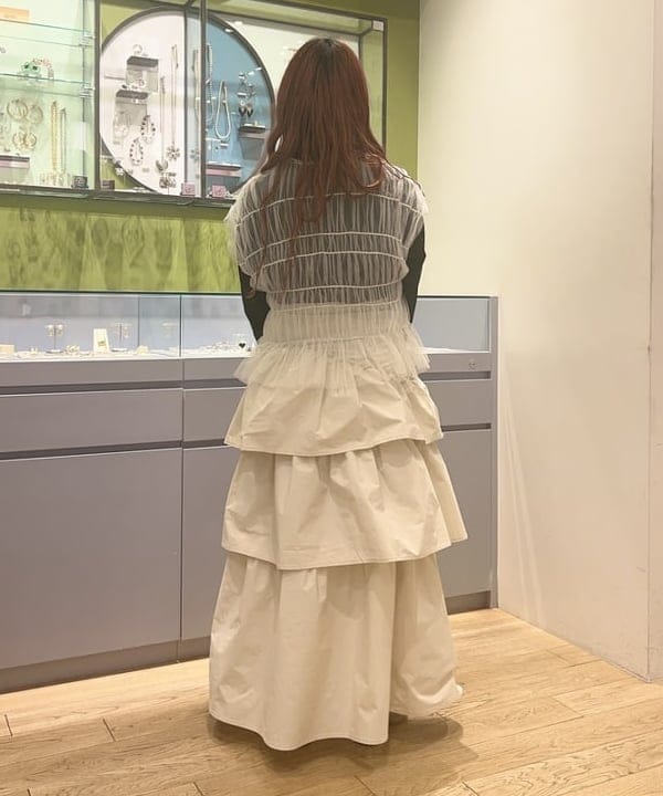 オカベ　アヤカさんの「BEAMS WOMEN｜Ray BEAMS / タフタ ギャザー ティアード スカート」を使ったコーディネート