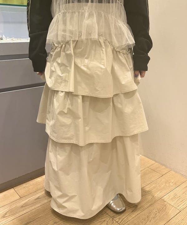 オカベ　アヤカさんの「BEAMS WOMEN｜Ray BEAMS / タフタ ギャザー ティアード スカート」を使ったコーディネート