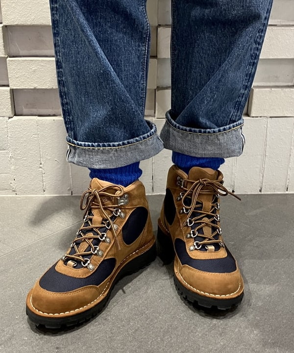 小原 もこさんの「BEAMS WOMEN｜BEAMS BOY / ラメ リブ クルー ソックス NEW」を使ったコーディネート
