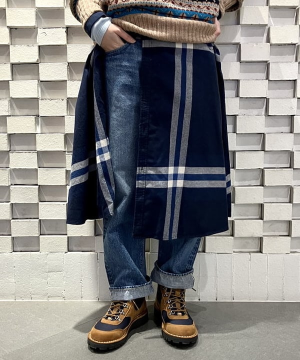 小原 もこさんの「BEAMS WOMEN｜BEAMS BOY / ラメ リブ クルー ソックス NEW」を使ったコーディネート