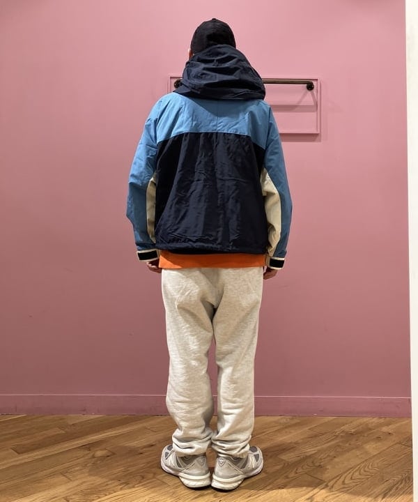 穴井 唯志さんの「BEAMS WOMEN｜BEAMS / 3トーン ナイロン フーディジャケット」を使ったコーディネート