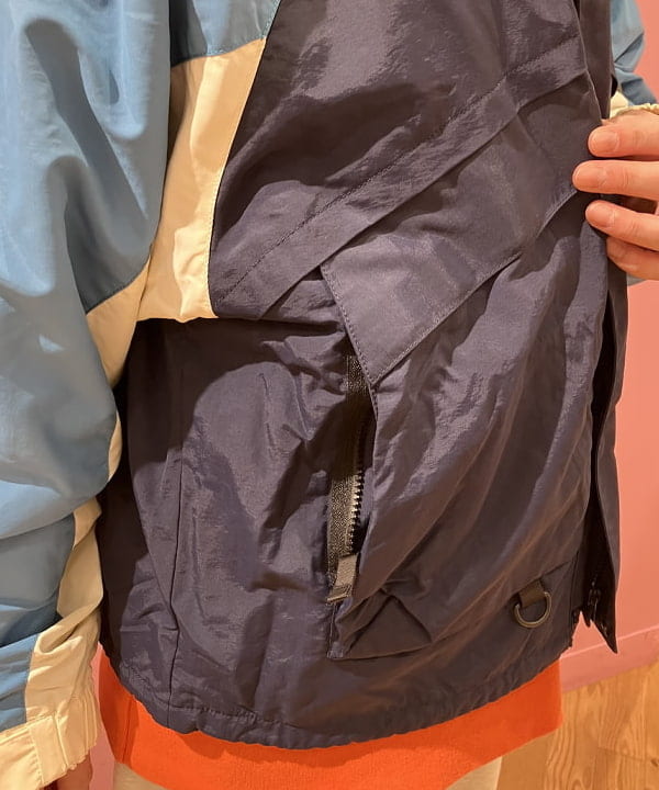 穴井 唯志さんの「BEAMS WOMEN｜BEAMS / 3トーン ナイロン フーディジャケット」を使ったコーディネート