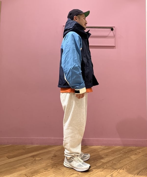 穴井 唯志さんの「BEAMS WOMEN｜BEAMS / 3トーン ナイロン フーディジャケット」を使ったコーディネート