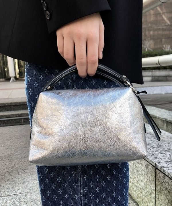 はるひむさんの「BEAMS WOMEN｜GIANNI CHIARINI / メタリック ALIFA レザーショルダーバッグ S」を使ったコーディネート