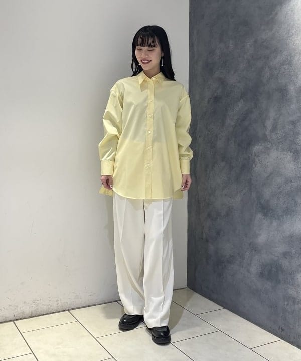 高木 菜央さんの「BEAMS WOMEN｜Demi-Luxe BEAMS / ソフト ドレープ タックパンツ」を使ったコーディネート
