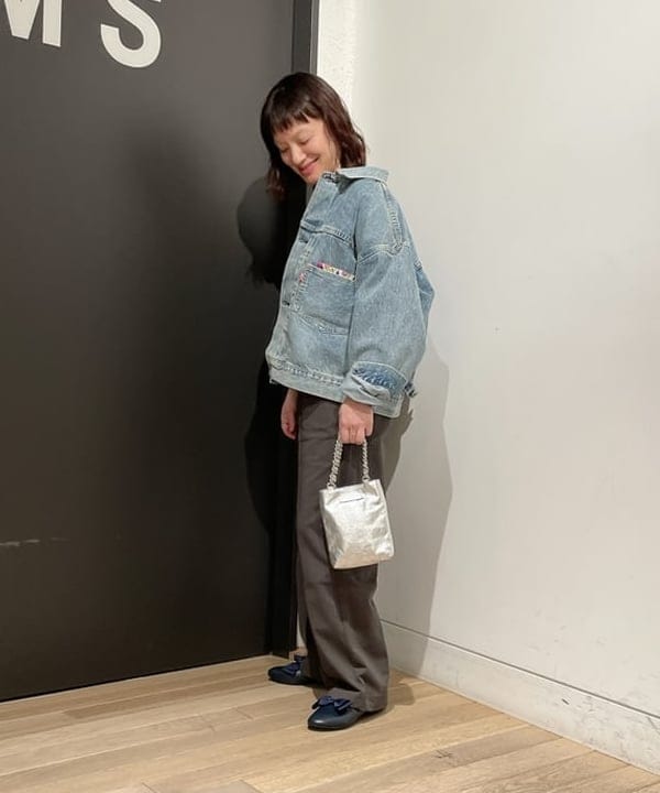 IZUMI MAYUMIさんの「BEAMS WOMEN｜GIANNI CHIARINI / CAMILLA メタリック レザートートバッグ」を使ったコーディネート