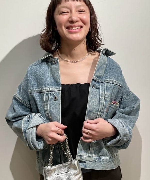 IZUMI MAYUMIさんの「BEAMS WOMEN｜GIANNI CHIARINI / CAMILLA メタリック レザートートバッグ」を使ったコーディネート