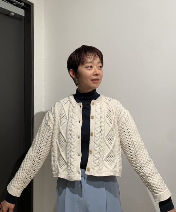 矢野(青木)優香さんの「BEAMS WOMEN｜BEAMS BOY / コットンナイロン アランカーディガン」を使ったコーディネート
