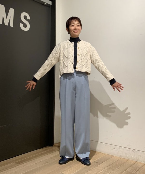 矢野(青木)優香さんの「BEAMS WOMEN｜BEAMS BOY / コットンナイロン アランカーディガン」を使ったコーディネート
