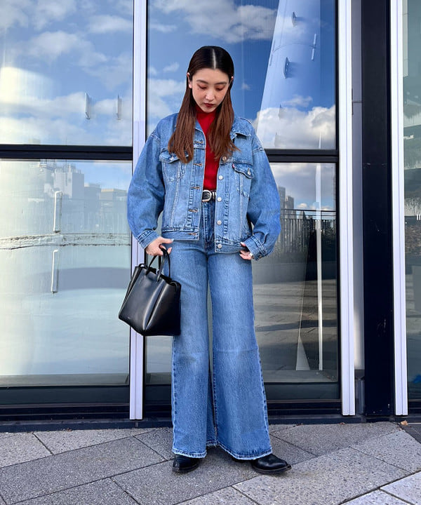 ちりこさんの「BEAMS WOMEN｜LEVI&rsquo;S(R) / RIBCAGE BELLS」を使ったコーディネート