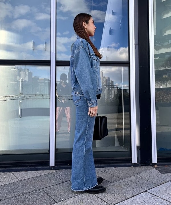 ちりこさんの「BEAMS WOMEN｜LEVI&rsquo;S(R) / RIBCAGE BELLS」を使ったコーディネート