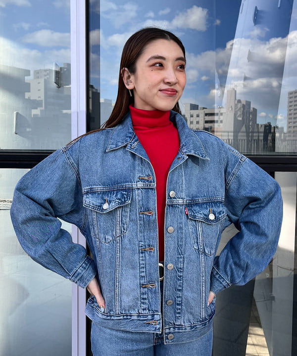 ちりこさんの「BEAMS WOMEN｜LEVI&rsquo;S(R) / RIBCAGE BELLS」を使ったコーディネート