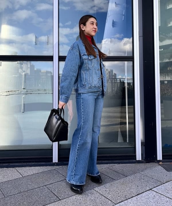 ちりこさんの「BEAMS WOMEN｜LEVI&rsquo;S(R) / RIBCAGE BELLS」を使ったコーディネート