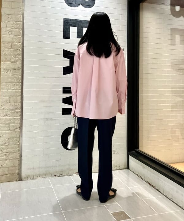 五十峯 さよさんの「BEAMS WOMEN｜GIANNI CHIARINI / CAMILLA メタリック レザートートバッグ」を使ったコーディネート