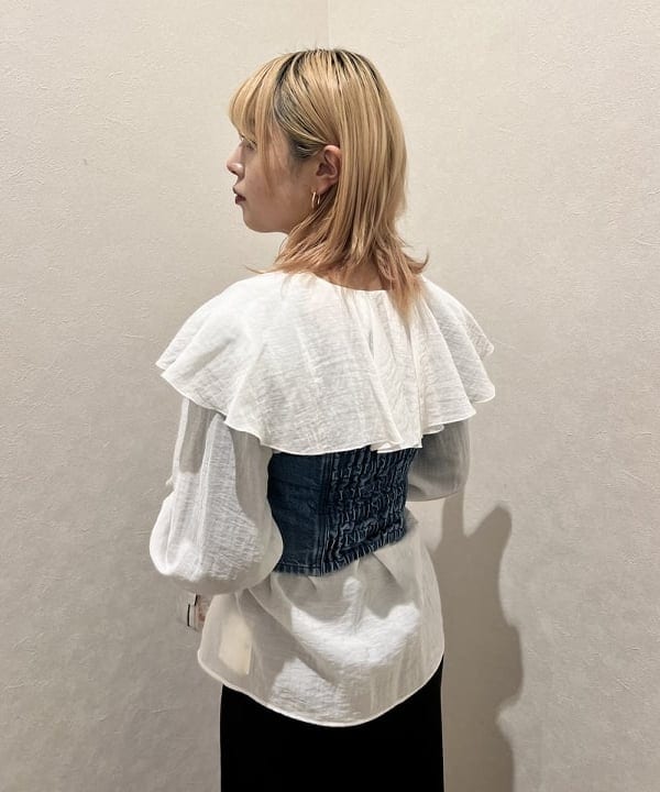 篠崎 香月さんの「BEAMS WOMEN｜upper hights × Demi-Luxe BEAMS / 別注 THE BUSTIER トップス」を使ったコーディネート