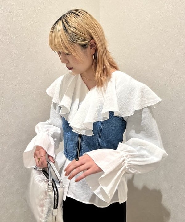 篠崎 香月さんの「BEAMS WOMEN｜upper hights × Demi-Luxe BEAMS / 別注 THE BUSTIER トップス」を使ったコーディネート