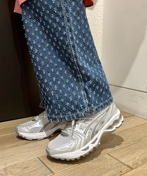 早川 萌子さんの「BEAMS WOMEN｜【WEB限定】ASICS / GEL-KAYANO 14」を使ったコーディネート