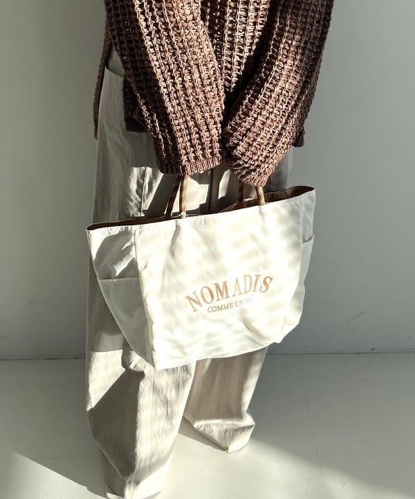 shirakiさんの「BEAMS WOMEN｜【別注】NOMADIS / SAC2 W リバーシブル ロゴトートバッグ」を使ったコーディネート