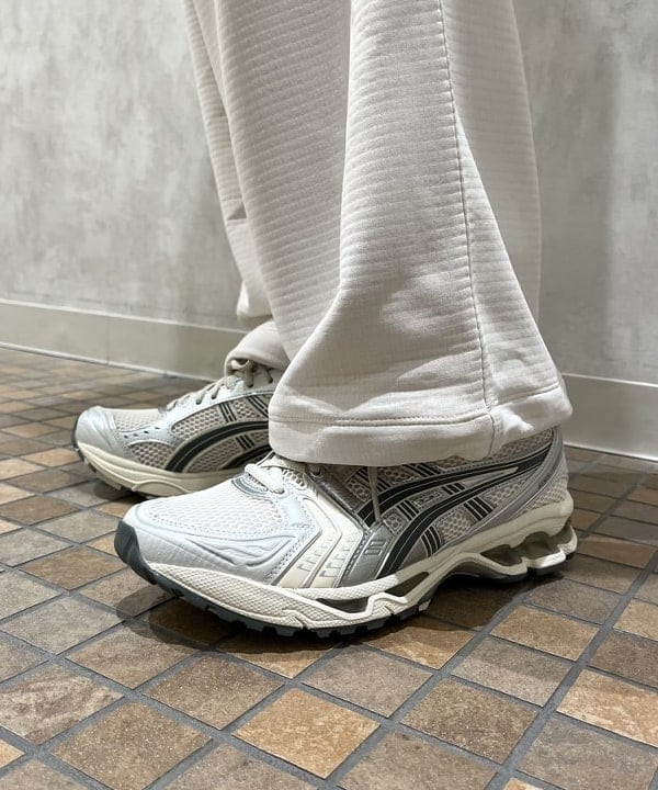 平柳 楓馬さんの「BEAMS WOMEN｜ワイドフィット 4ポケット レザー ブルゾン」を使ったコーディネート