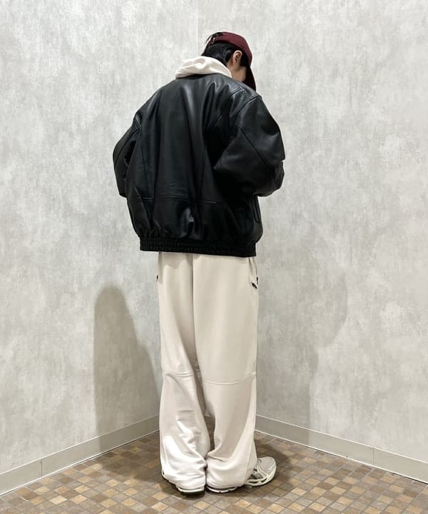 平柳 楓馬さんの「BEAMS WOMEN｜ワイドフィット 4ポケット レザー ブルゾン」を使ったコーディネート