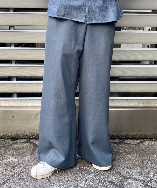 ミナミマリコさんの「BEAMS WOMEN｜【別注】BUZZ RICKSON'S / シャンブレー ロングスリーブ シャツ」を使ったコーディネート