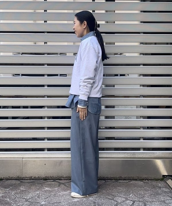 ミナミマリコさんの「BEAMS WOMEN｜【別注】BUZZ RICKSON'S / シャンブレー ロングスリーブ シャツ」を使ったコーディネート