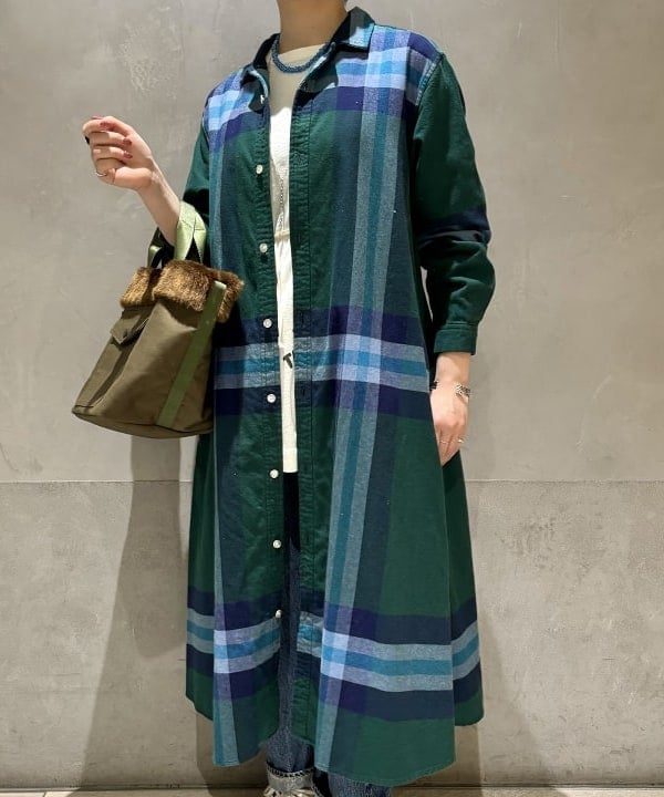 吉野 多恵さんの「BEAMS WOMEN｜BEAMS BOY / コットン アクリル Vネック カーディガン」を使ったコーディネート