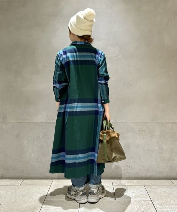 吉野 多恵さんの「BEAMS WOMEN｜BEAMS BOY / コットン アクリル Vネック カーディガン」を使ったコーディネート