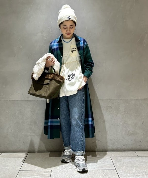吉野 多恵さんの「BEAMS WOMEN｜BEAMS BOY / コットン アクリル Vネック カーディガン」を使ったコーディネート