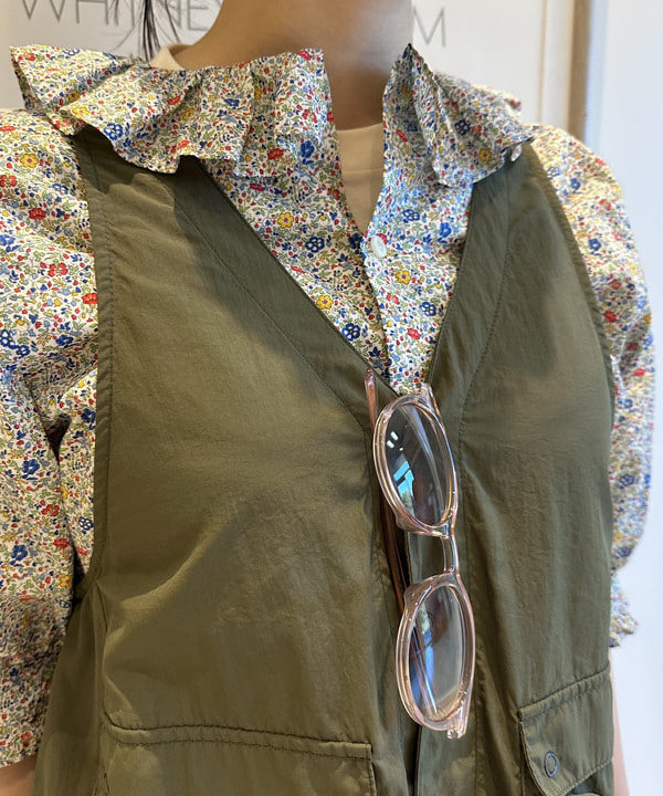 ナガオカ サキさんの「BEAMS WOMEN｜BEAMS BOY / ナイロン タッサー C-1 ノースリーブ ワンピース」を使ったコーディネート