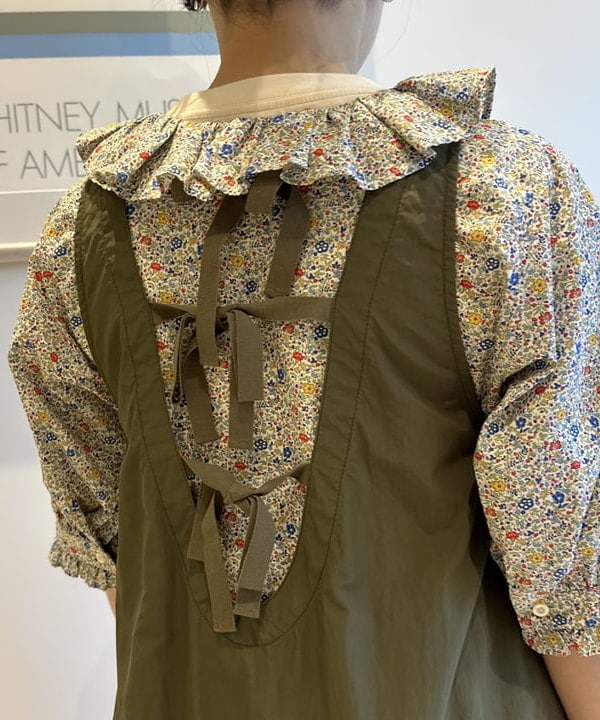 ナガオカ サキさんの「BEAMS WOMEN｜BEAMS BOY / ナイロン タッサー C-1 ノースリーブ ワンピース」を使ったコーディネート