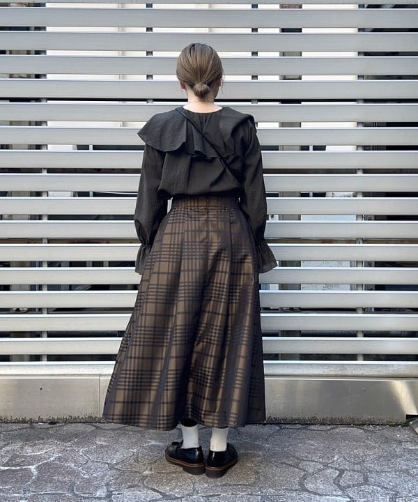 千田 静香さんの「BEAMS WOMEN｜GIANNI CHIARINI / ALIFA レザーショルダーバッグ S」を使ったコーディネート
