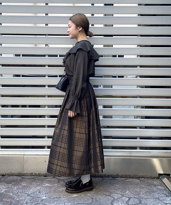 千田 静香さんの「BEAMS WOMEN｜GIANNI CHIARINI / ALIFA レザーショルダーバッグ S」を使ったコーディネート