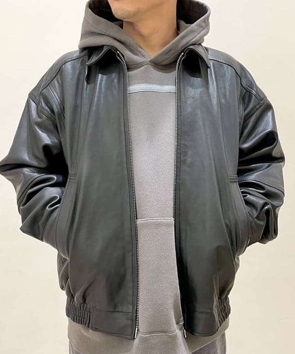 田中 翔太さんの「BEAMS WOMEN｜ワイドフィット 4ポケット レザー ブルゾン」を使ったコーディネート