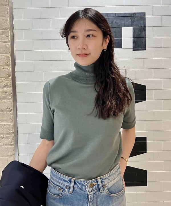 坂本 涼花さんの「BEAMS WOMEN｜AK+1 / コットン 五分袖 ハイネックニット」を使ったコーディネート