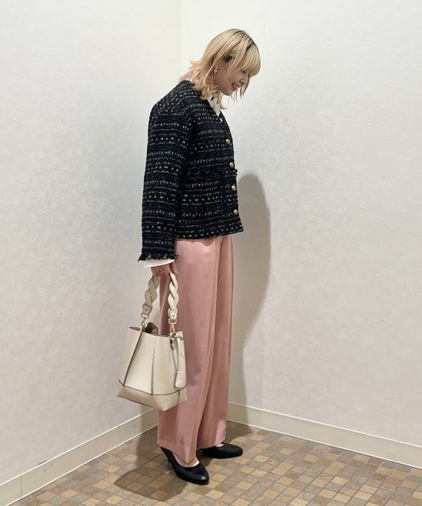 篠崎 香月さんの「BEAMS WOMEN｜Demi-Luxe BEAMS / ソフト ドレープ タックパンツ」を使ったコーディネート