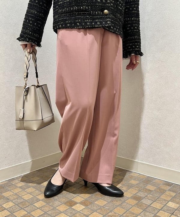 篠崎 香月さんの「BEAMS WOMEN｜Demi-Luxe BEAMS / ソフト ドレープ タックパンツ」を使ったコーディネート