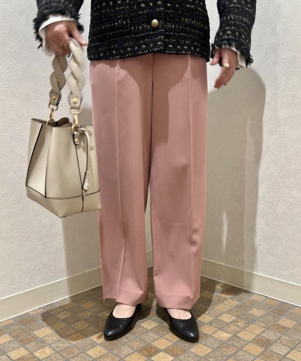 篠崎 香月さんの「BEAMS WOMEN｜Demi-Luxe BEAMS / ソフト ドレープ タックパンツ」を使ったコーディネート