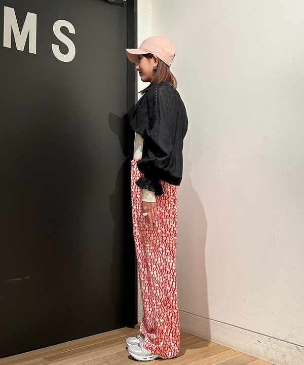 佐藤 亜美さんの「BEAMS WOMEN｜コットン サーマル クルーネック ロングスリーブ Tシャツ」を使ったコーディネート