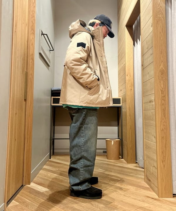 新里 京介さんの「BEAMS WOMEN｜BEAMS / ワイドフィット デニムパンツ」を使ったコーディネート