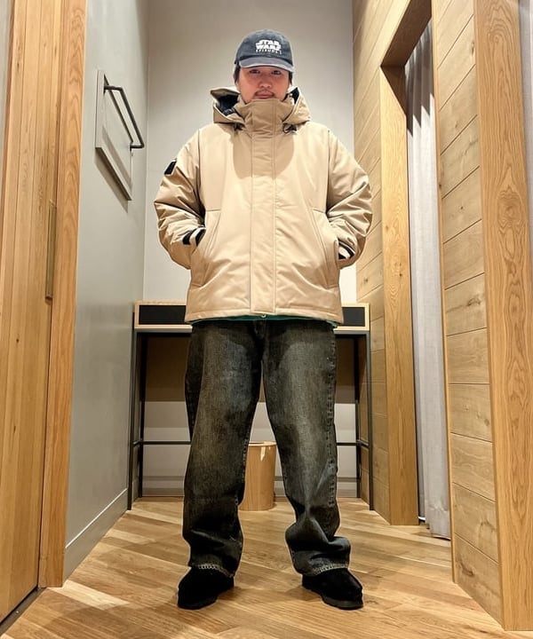 新里 京介さんの「BEAMS WOMEN｜BEAMS / ワイドフィット デニムパンツ」を使ったコーディネート