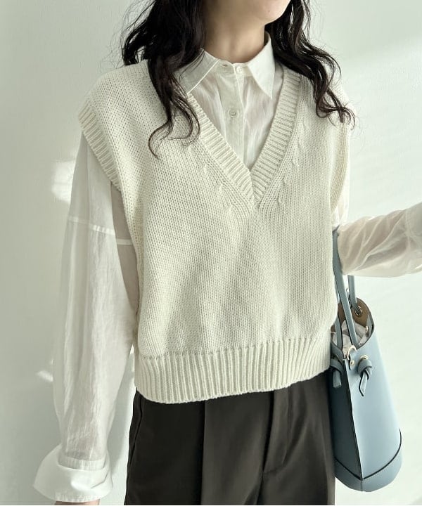 中丸　栞さんの「BEAMS WOMEN｜BATONER / コットン ボンバー ベスト」を使ったコーディネート