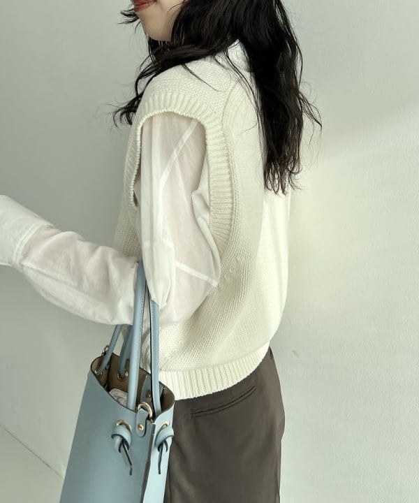 中丸　栞さんの「BEAMS WOMEN｜BATONER / コットン ボンバー ベスト」を使ったコーディネート