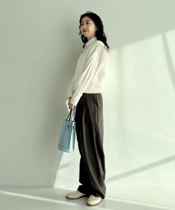 中丸　栞さんの「BEAMS WOMEN｜BATONER / コットン ボンバー ベスト」を使ったコーディネート