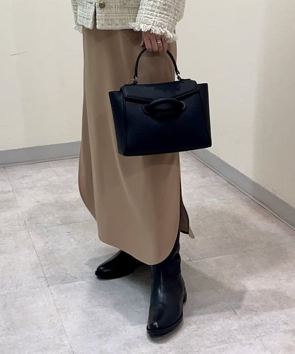 関 桂子さんの「BEAMS WOMEN｜EFFE BEAMS / フレアカフス プルオーバーニット」を使ったコーディネート