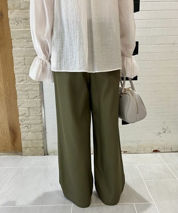坂本 涼花さんの「BEAMS WOMEN｜Demi-Luxe BEAMS / セミワイド ストレート パンツ」を使ったコーディネート