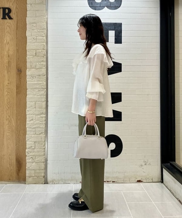 坂本 涼花さんの「BEAMS WOMEN｜Demi-Luxe BEAMS / セミワイド ストレート パンツ」を使ったコーディネート